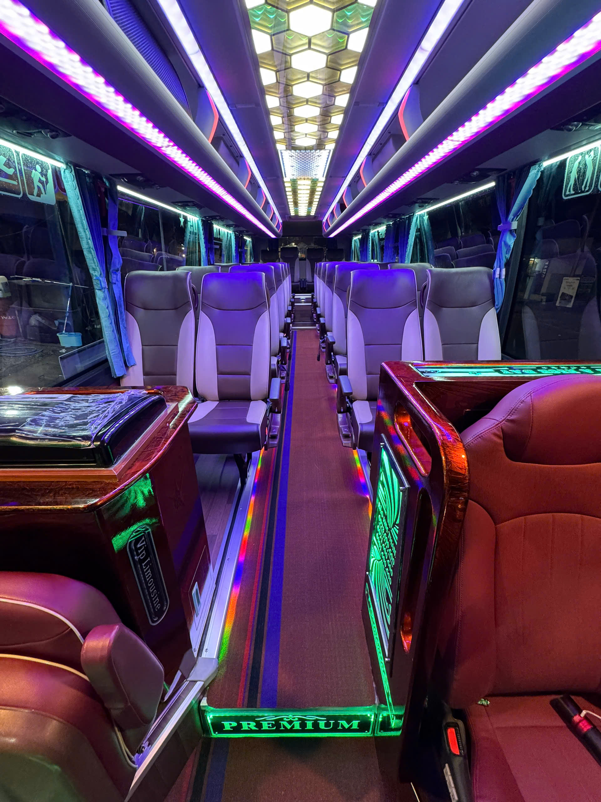 Thuê xe 29 chỗ giá rẻ, uy tín tại TP.HCM