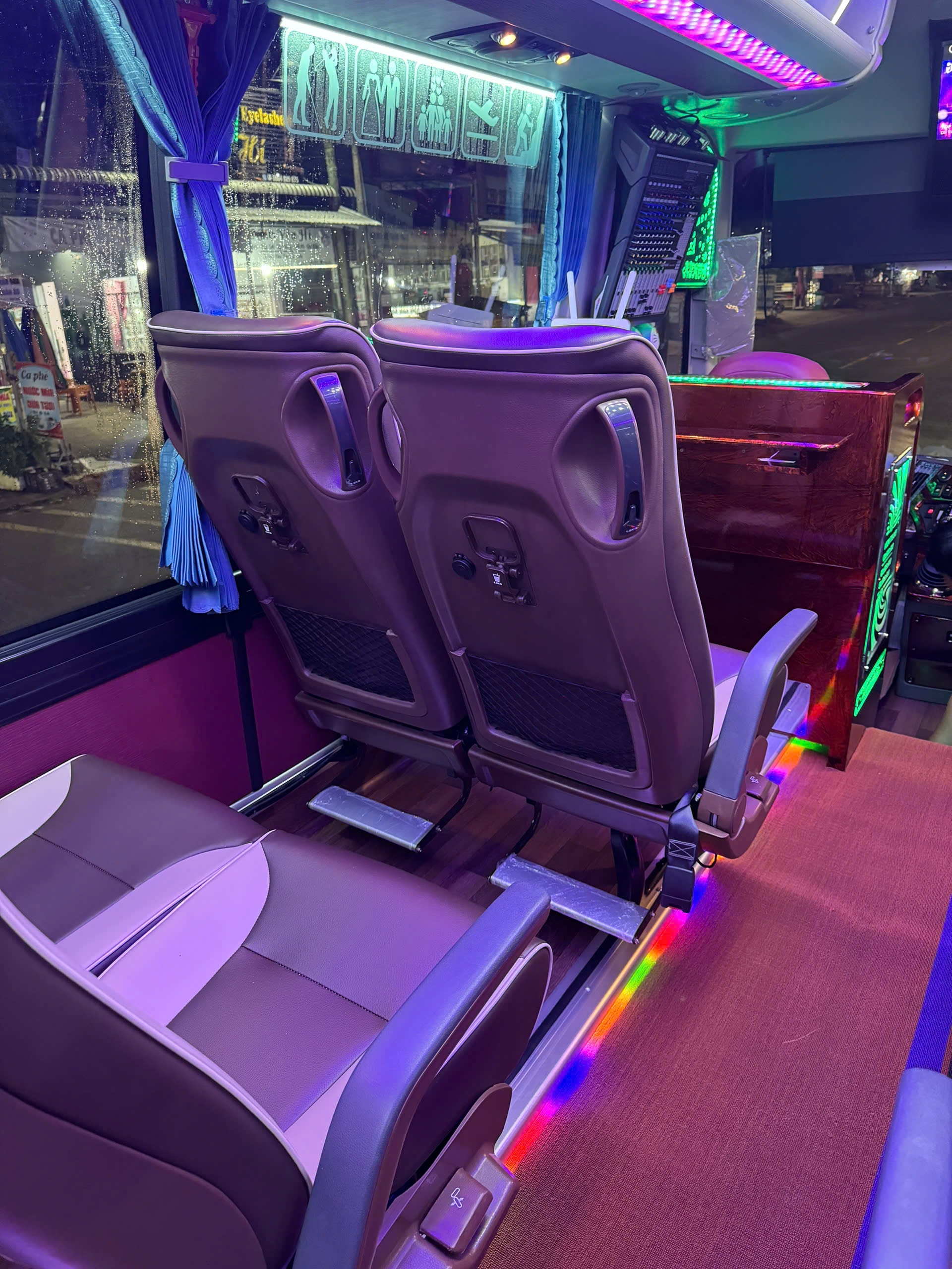 Thuê xe 29 chỗ giá rẻ, uy tín tại TP.HCM