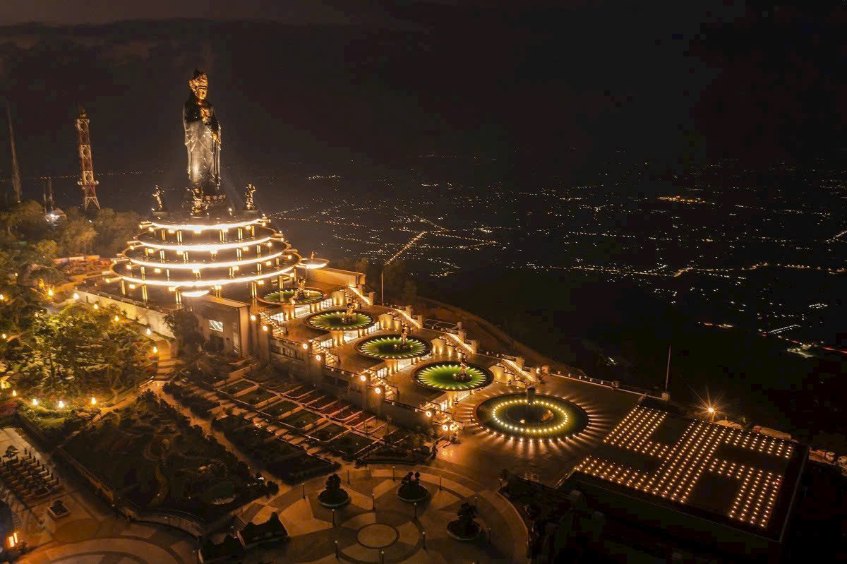 Thuê xe 7 chỗ TP.HCM đi Tây Ninh