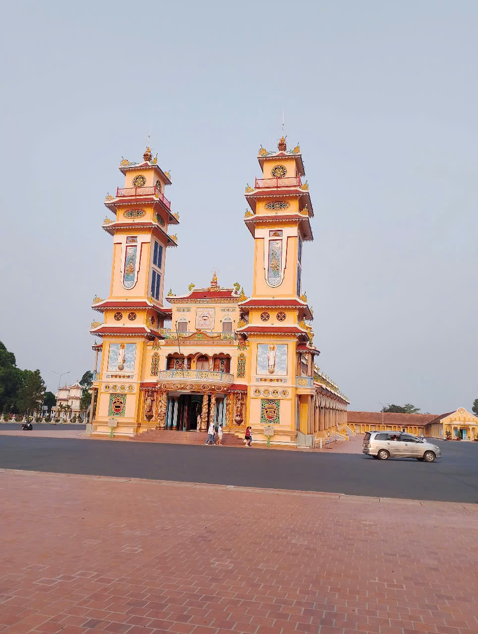 Thuê xe 7 chỗ TP.HCM đi Tây Ninh