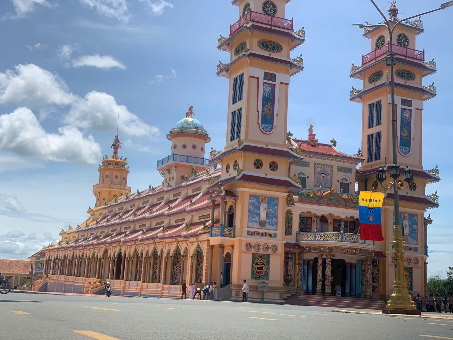 Thuê xe 7 chỗ TP.HCM đi Tây Ninh