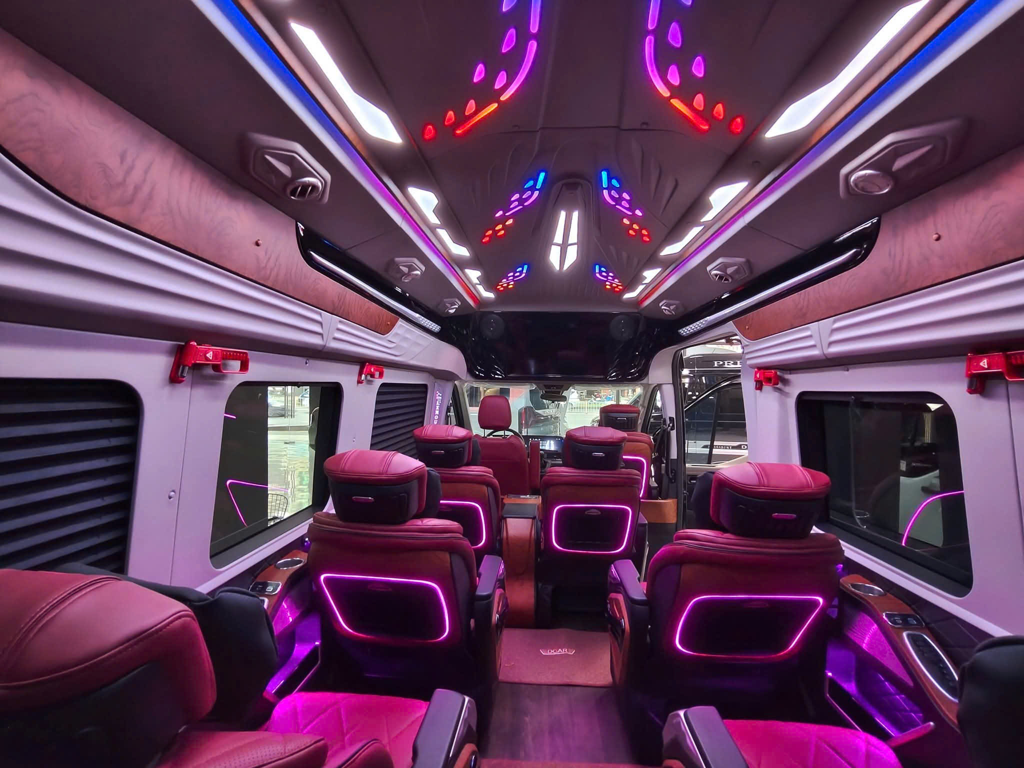 Thuê xe Limousine 9 chỗ đi Đà Lạt