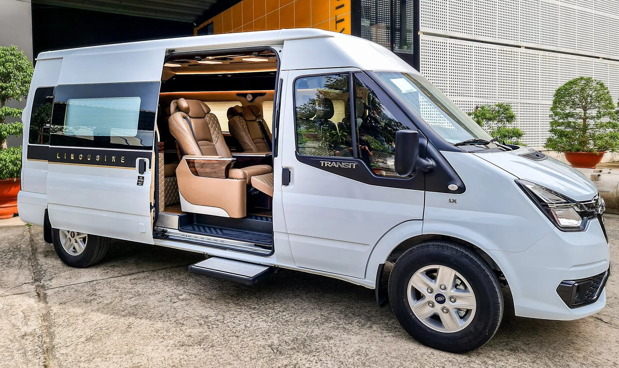 Top 7 Lợi Ích Vàng Khi Thuê Xe 16 Chỗ Đưa Đón Sân Bay Tân Sơn Nhất Về Đồng Nai Năm 2026 Cùng Thuê Xe Du Lịch 247